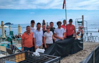 Corridoio ombreggiato e tecnologie di videosorveglianza in spiaggia ad Alassio