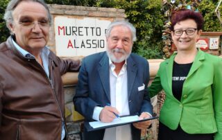 La firma di Giorgio Caprile per il Muretto di Alassio