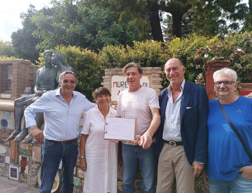 Nicola Berti ha firmato ad Alassio la piastrella del Muretto a lui dedicata