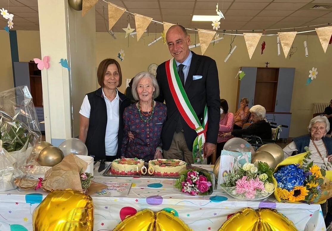 Buon compleanno alla signora Leonilde Vignolo per i suoi 100 anni