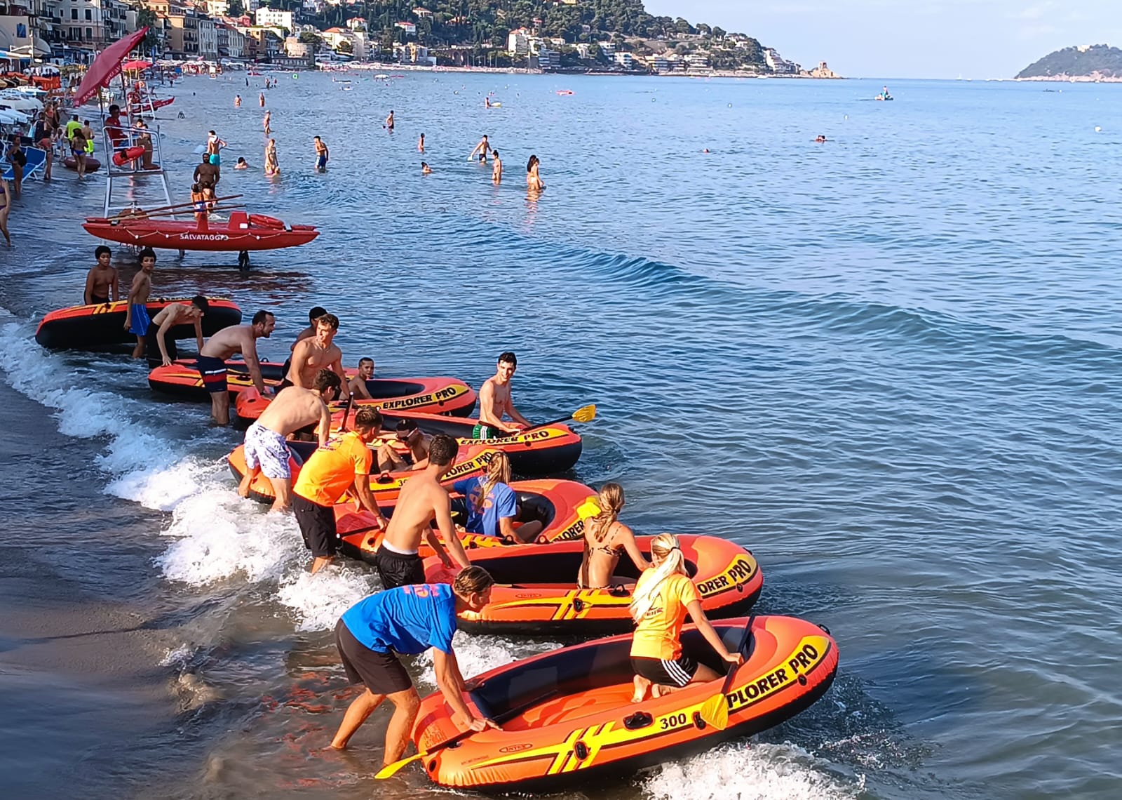 Vittoria degli equipaggi del Liquid e dei Bagni Pierinella alla Canotto Race e Vogalonga di Alassio