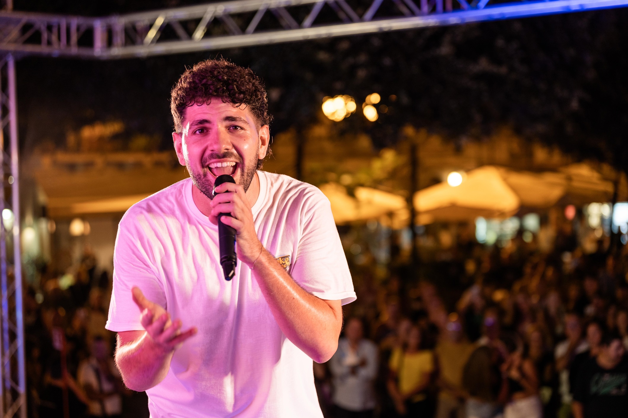 “Alassio in rosa per Alessia”: sabato 2 novembre il gran finale con la serata benefica di Karaoke condotto da Giacomo Aicardi