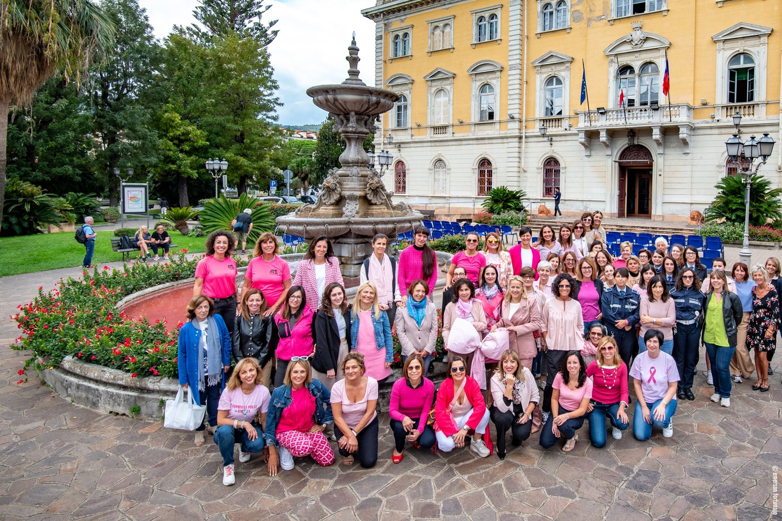 Al via oggi, con la tradizionale “Foto delle donne di Alassio per Airc”, l’edizione 2024 di “Alassio in rosa per Alessia”