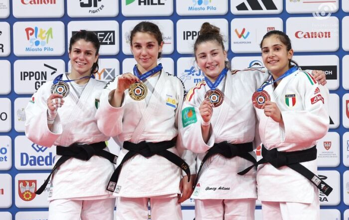 Giulia Ghiglione, prima da sinistra, sul podio ai Campionati Europei U23