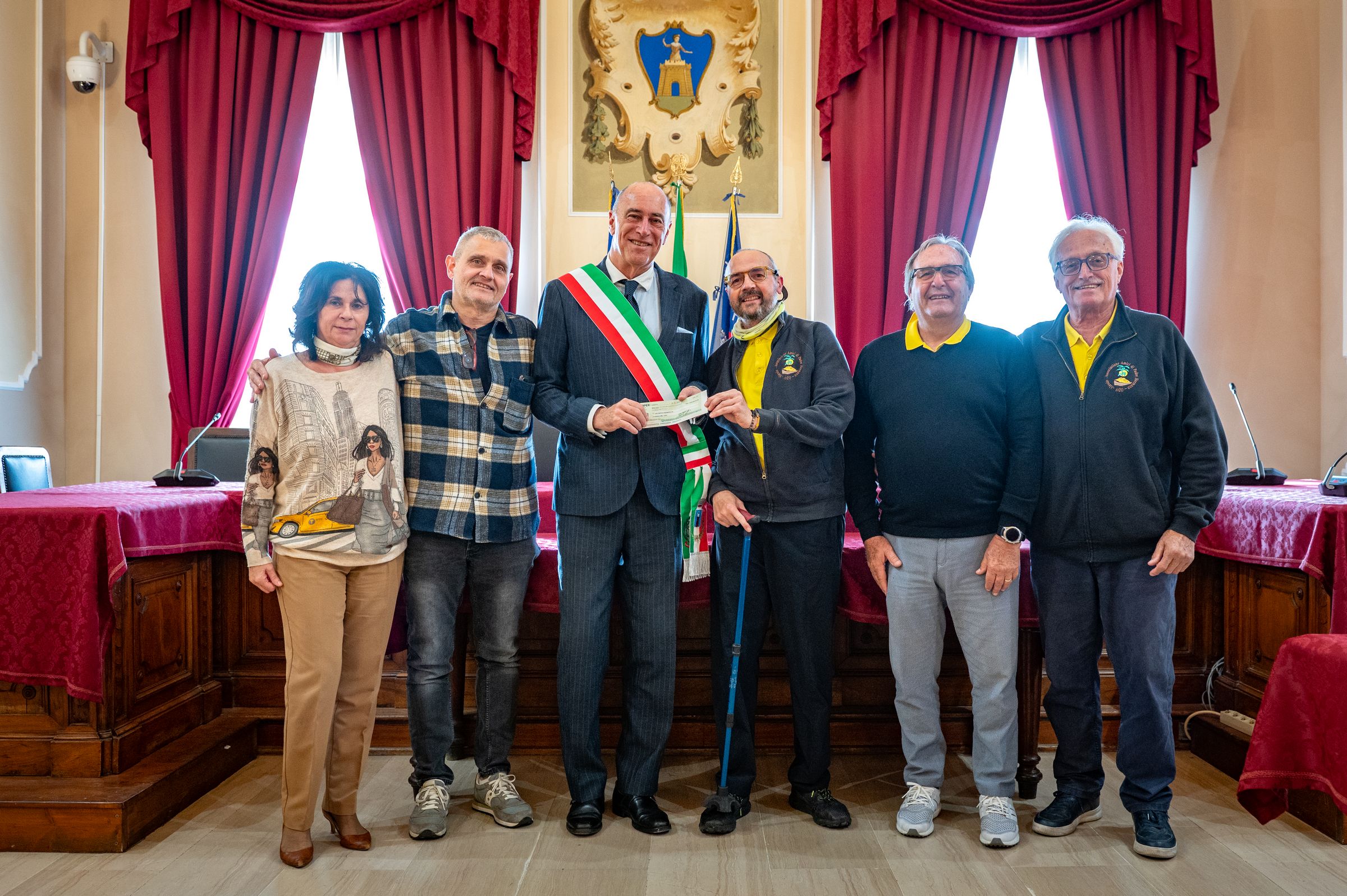 L’Associazione Amici di Padre Hermann ha consegnato ad AIRC l’assegno con il ricavato raccolto dall’Associazione nella serata conclusiva di “Alassio in Rosa per Alessia”